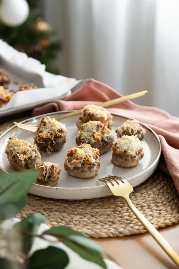 MUSHROOMS STUFFED WITH TURKEY AND MANGO CHUTNEY