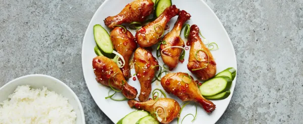 STICKY SWEET ’N’ SOUR HONEY, SOY AND SESAME CHICKEN DRUMSTICKS