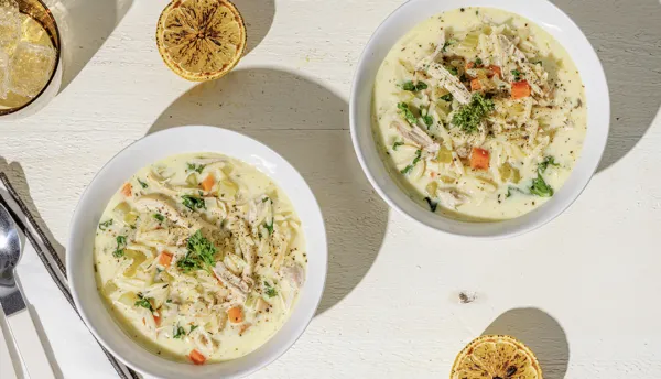 Soupe crémeuse au poulet et au citron
