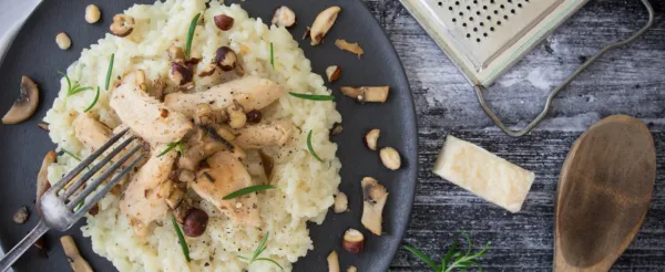 RISOTTO AU POULET, CHAMPIGNONS ET NOISETTES