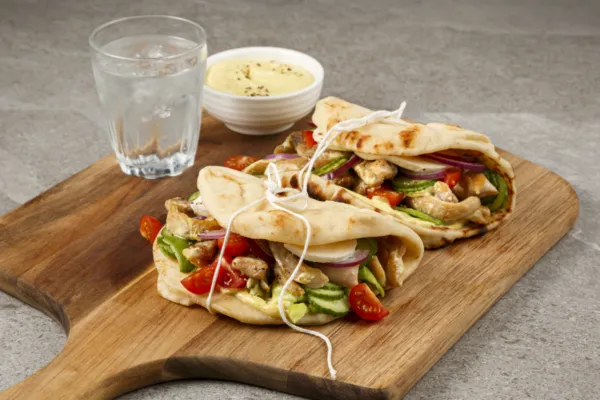 Pains naans au « coronation chicken »