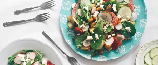 POTATO AND SPINACH SALAD WITH CHICKEN, SUMMER VEGETABLES, AND FETA CHEESE
