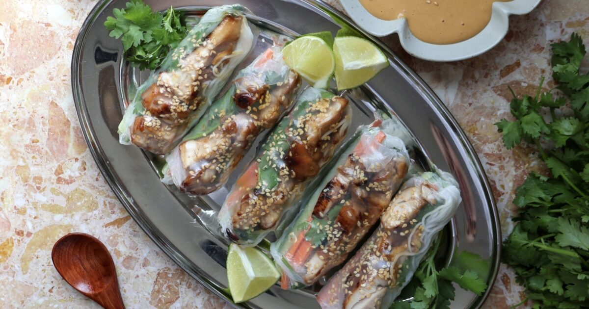 Chicken Spring Rolls with Peanut Dipping Sauce | Exceldor