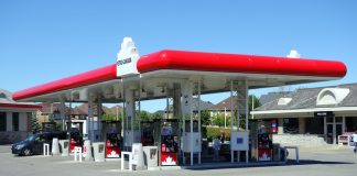 کاهش قیمت بنزین در کانادا