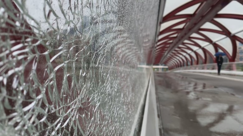 جریمه ۱۱۵ هزار دلاری معمار پل صلح کلگری (Peace Bridge)