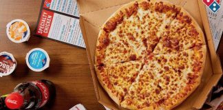 تخفیف پنجاه درصدی دومینوز پیتزا در کانادا تا اول سپتامبر