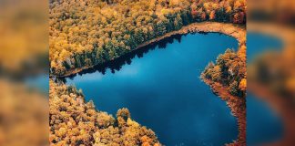 پاییز امسال از دریاچه قلبی شکل انتاریو بازدید کنید دریاچه قلبی انتاریو