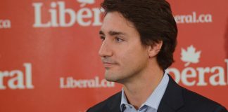 جاستین ترودو و قول ممنوعیت سلاحهای تهاجمی بعد از رسوایی چهرهٔ سیاه