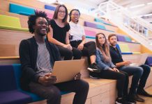 برای موفقیت با چه کسانی معاشرت کنیم ؟