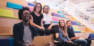 برای موفقیت با چه کسانی معاشرت کنیم ؟