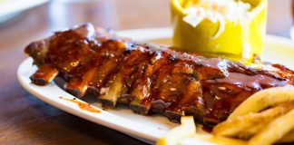 آفر هفتگی گوشت دنده و خرچنگ در رستوران Booker’s BBQ کلگری