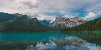 به سرتاسر کانادا سفر کنید و از Parks Canada پول بگیرید!