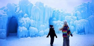 قلعهٔ یخی Ice Castles زمستان امسال در ادمونتون