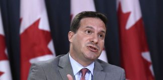 لیبرالها اجرای یکی از برنامههای مهاجرتی محبوب را عقب انداختند