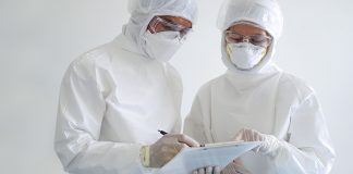 تروودو از كانادایی ها می خواهد كه مانند خانوادهی خود از كارکنان خط مقدم محافظت كنند