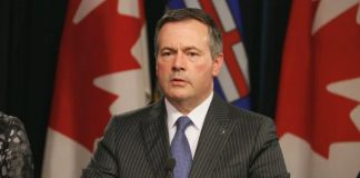 جدال لفظی جیسون کنی با منتقدان صنعت نفت و انرژی