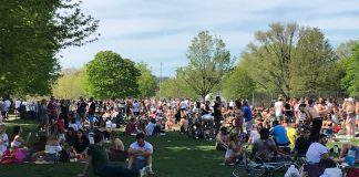 انتقاد کارشناسان به ازدحام شهروندان در پارکهای تورنتو