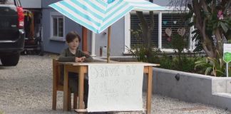 جوکگویی پسر ۶ سالهای در بی.سی برای خوشحالی در دوران کرونا