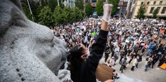 تظاهرات هزاران نفر در ونکوور علیه خشونت پلیس، همزمان با تظاهرات در امریکا