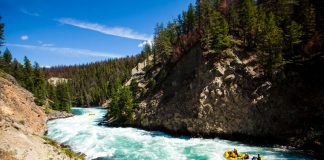 بهترین رودخانههای کانادا برای rafting