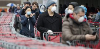 طبق یک بررسی اکثر کاناداییها در اماکن عمومی ماسک میزنند