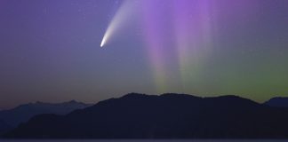 به تماشای عبور NEOWISE از میان شفقهای قطبی بنشینید