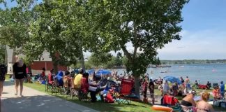 ساحل شلوغ Sylvan Lake در دوران کرونا و افزایش نگرانیها