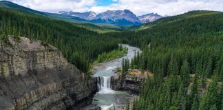 دیدار از آبشارهای دوقلوی Crescent