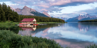 آلبرتای باشکوه: زیبایی چشمنواز دریاچهی Maligne Lake