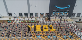 انبار تازه افتتاح شدهی آمازون در ادمونتون، 600 نفر استخدام کرد amazon warhouse