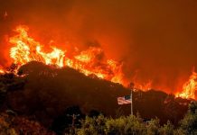 کالیفرنیا همچنان در آتش میسوزد