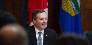 کِنی: حقوق و آزادیها مردم دلیل تاخیر در اجرای محدودیتهای جدید کووید-۱۹ هستند