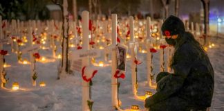 کلگری: هزاران شمع روشن برای بزرگداشت روز یادبود سربازان جان باخته