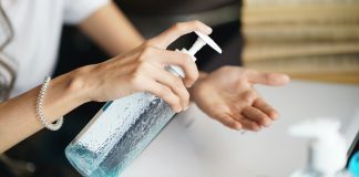 بهداشت کانادا ضدعفونیکنندههای مختلف دست را که ممکن است «برای سلامتی خطرناک» باشند مرجوع میکند