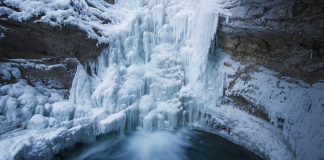 سفر به دره یخزده Johnston Canyon در پارک ملی بنف