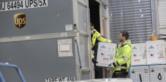 اولین عکسها از ارسال محموله واکسن فایزر به کانادا