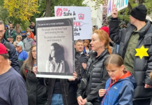 تجمع اعتراضی هزاران نفر به دستورات واکسن در کلگری