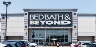 سقوط مدیر مالی Bed Bath and Beyond از برج Jenga نیویورک