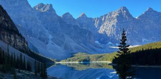 ممنوعیت تردد خودروهای شخصی در Moraine Lake Road