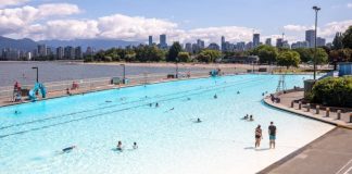 لباس مناسب شنا برای استخرهای عمومی در ونکوور