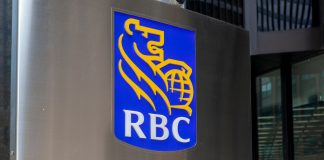 بازگشت کارمندان بانکهای کانادا به ادارات