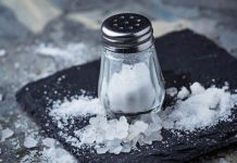 خطرات مصرف بیش از حد نمک را جدی بگیرید