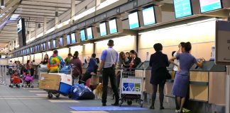 چرا پروازهای داخلی کانادا گران هستند