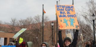 تعطیلی دهها مرکز مراقبت از کودکان در استان آلبرتا