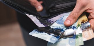 حداقل دستمزد آلبرتا باید افزایش پیدا کند