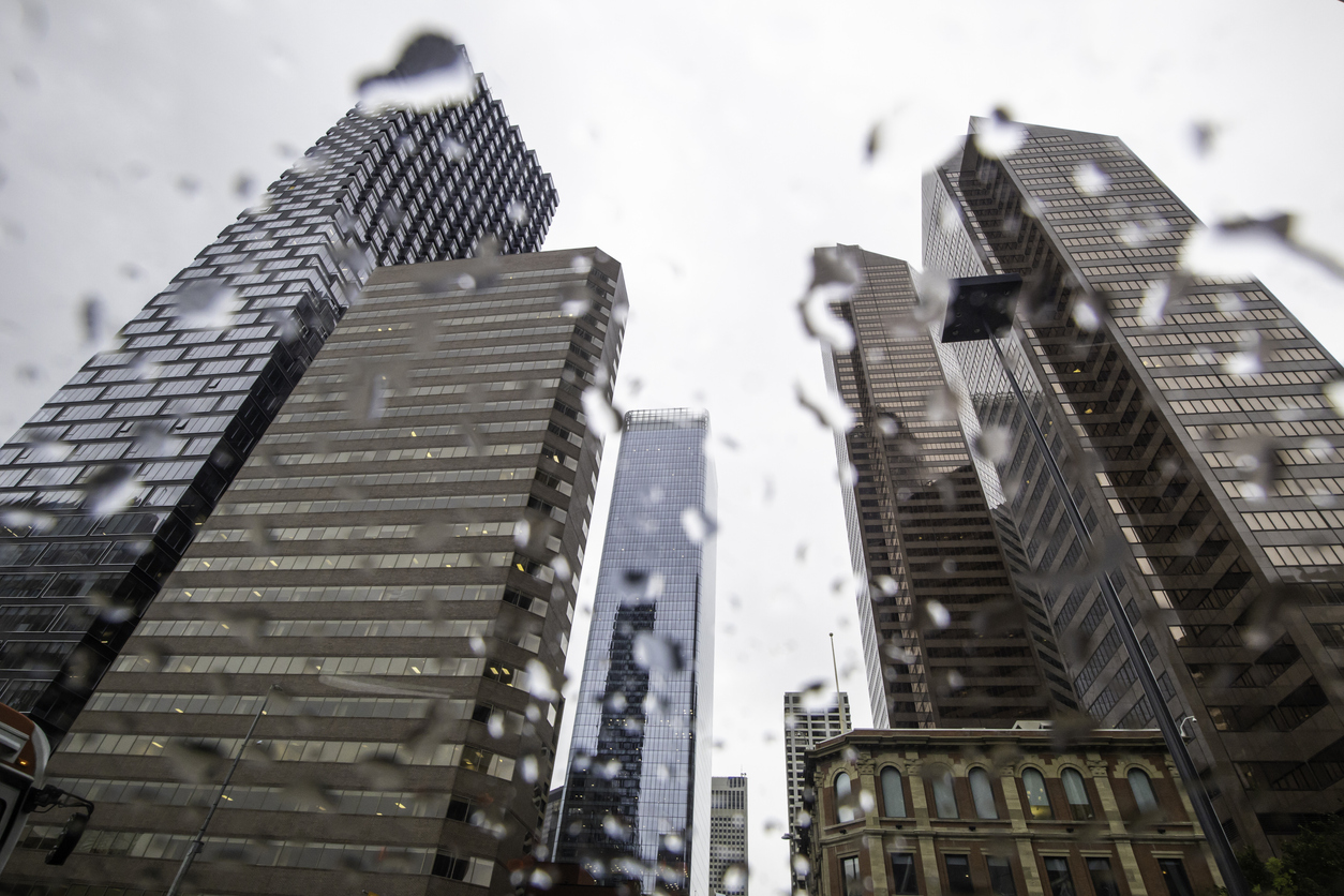 هوای بارانی و خنک در راه شهر کلگری