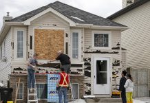 بررسی ابعاد خسارات طوفان تگرگ تابستانی در کلگری