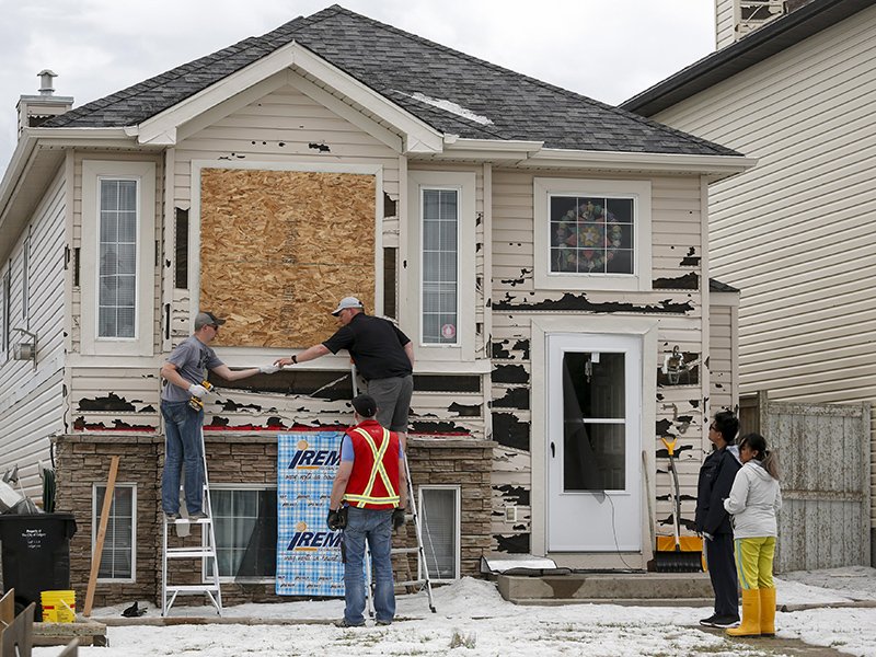 بررسی ابعاد خسارات طوفان تگرگ تابستانی در کلگری