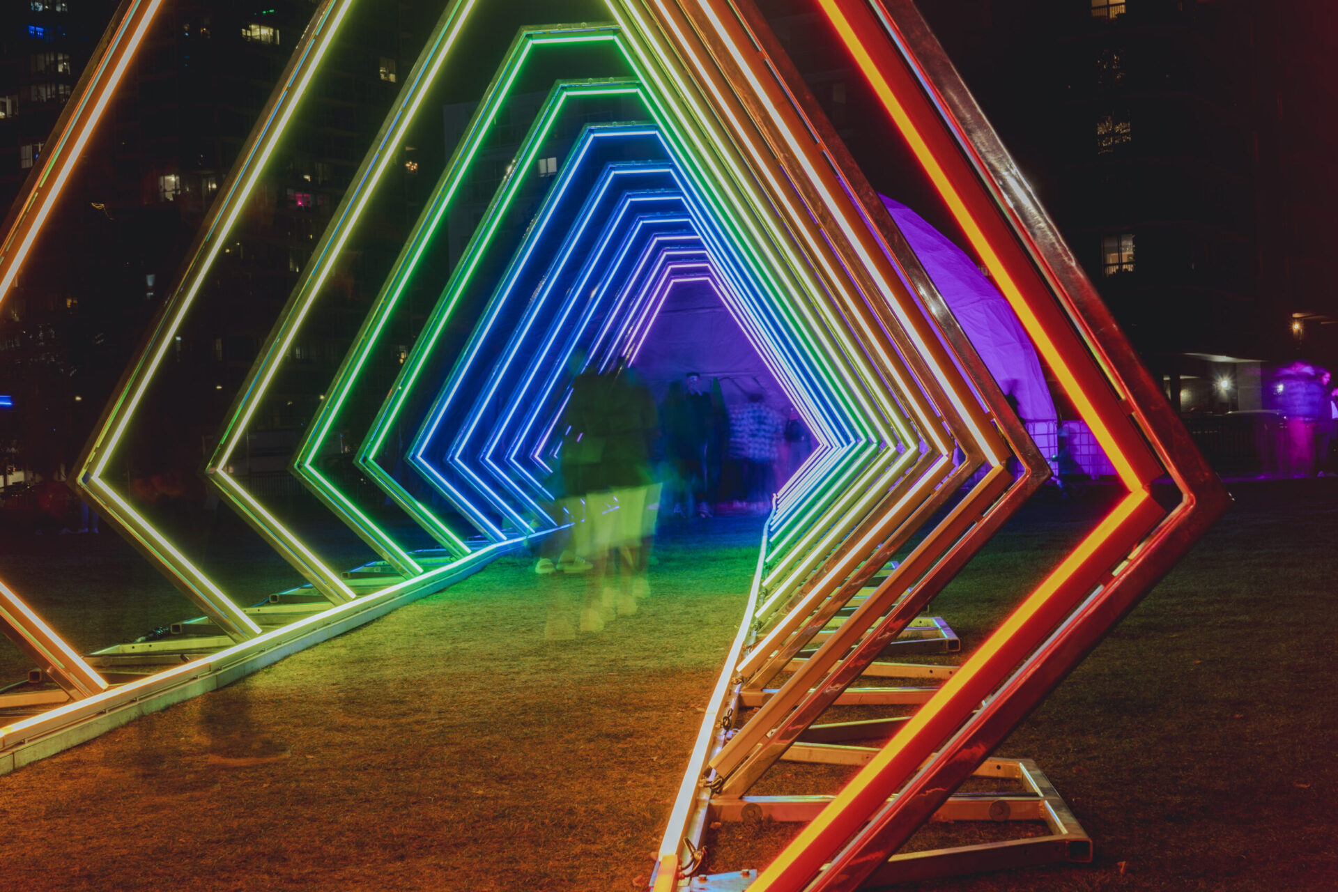 فستیوال رایگان و رنگارنگ Night Light Calgary