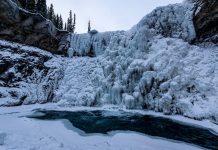 راهنمای سفر به آبشارهای یخی کرسنت و سیفلر
